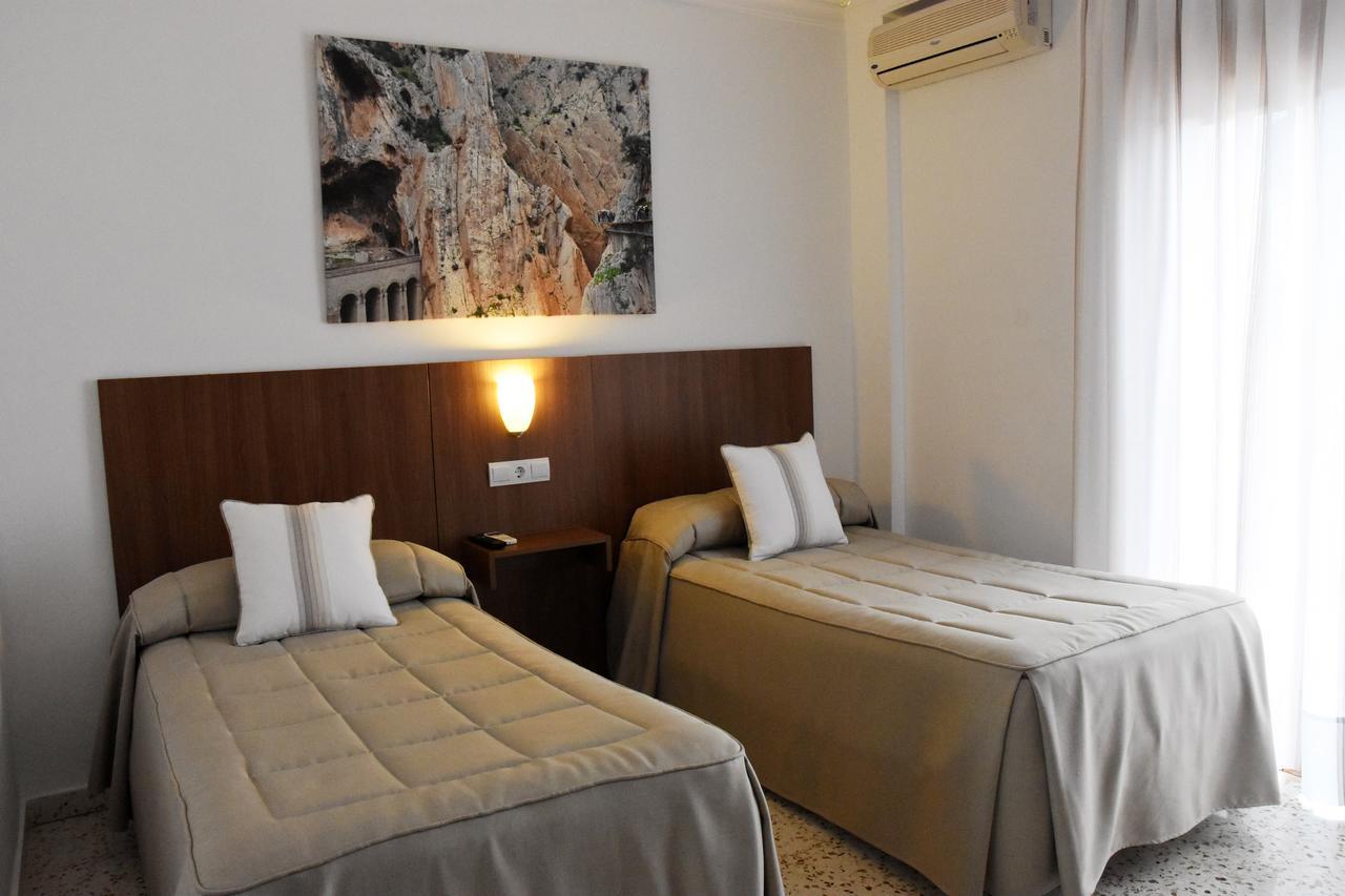 ארדאלס Hostal Restaurante El Cruce מראה חיצוני תמונה