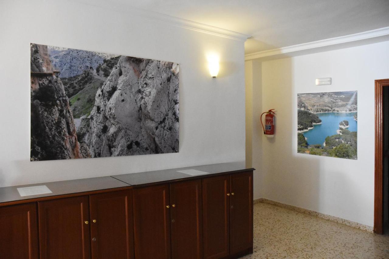 ארדאלס Hostal Restaurante El Cruce מראה חיצוני תמונה